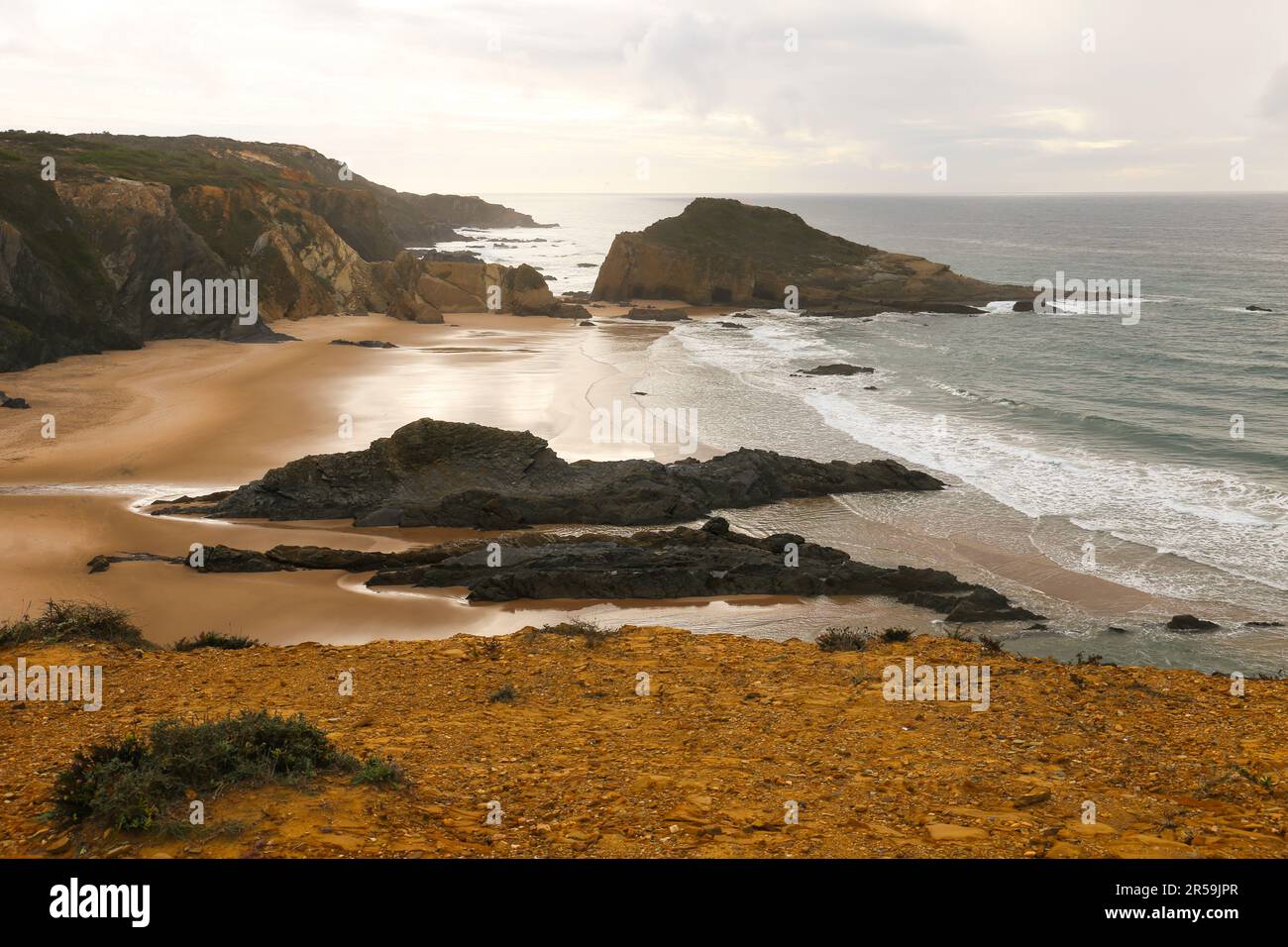 Alteirinhos Beach in Zambujeira do Mar. Alentejo-Küste, Portugal. Stockfoto