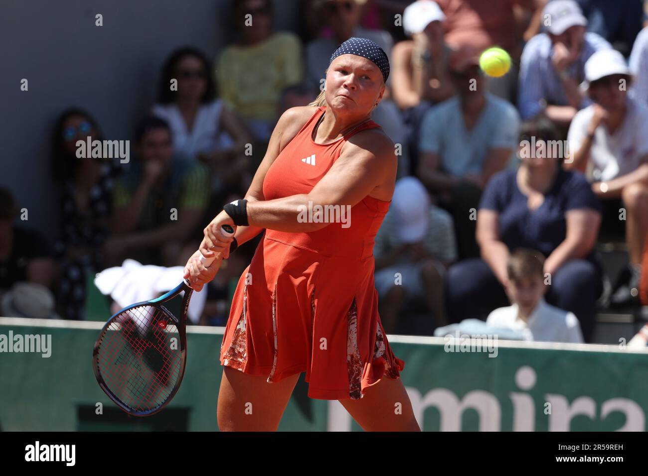 Paris, Frankreich. 01. Juni 2023. Diana Shnaider of Russia am 5. Tag der French Open 2023, Roland-Garros 2023, zweites Grand-Slam-Tennisturnier des Jahres, am 1. Juni 2023 im Stade Roland-Garros in Paris, Frankreich - Photo Jean Catuffe/DPPI Credit: DPPI Media/Alamy Live News Stockfoto