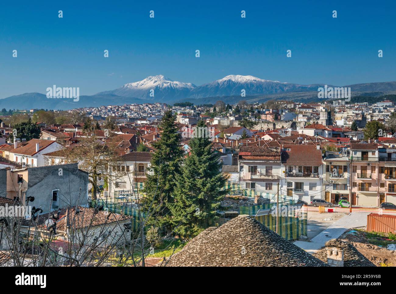 Lachano Massif, Stadt Ioannina, Blick von seinem Grünkohl, Zitadelle in Ioannina, Region Epirus, Griechenland Stockfoto