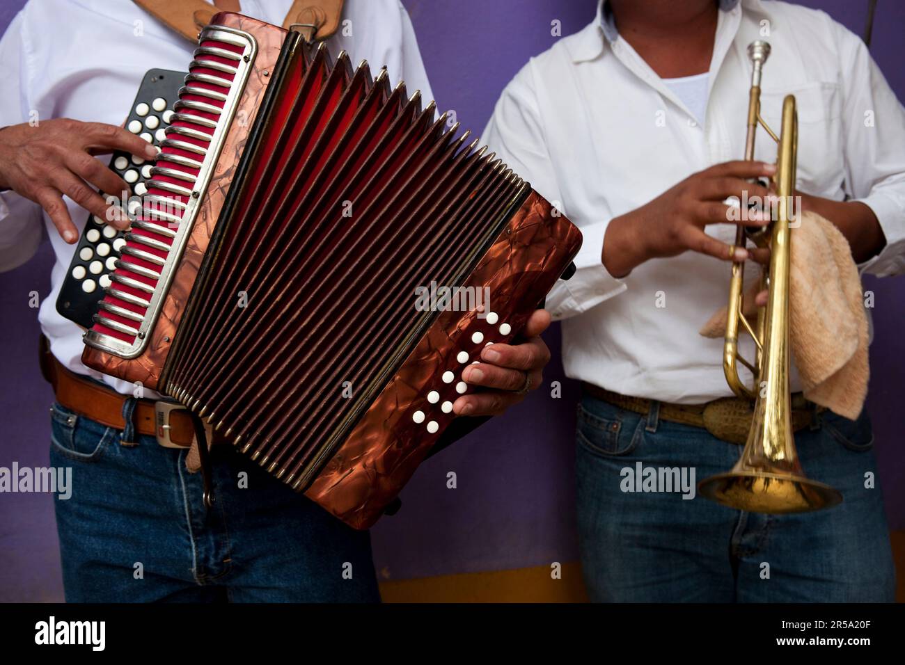 Ein enger Schuss einer Mariachi-Band Stockfoto