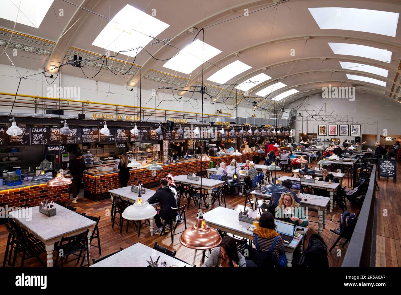 Macclesfield, Cheshire. Picturedrome Food Hall im ehemaligen Kino auf Chestergate im Stadtzentrum, Stockfoto