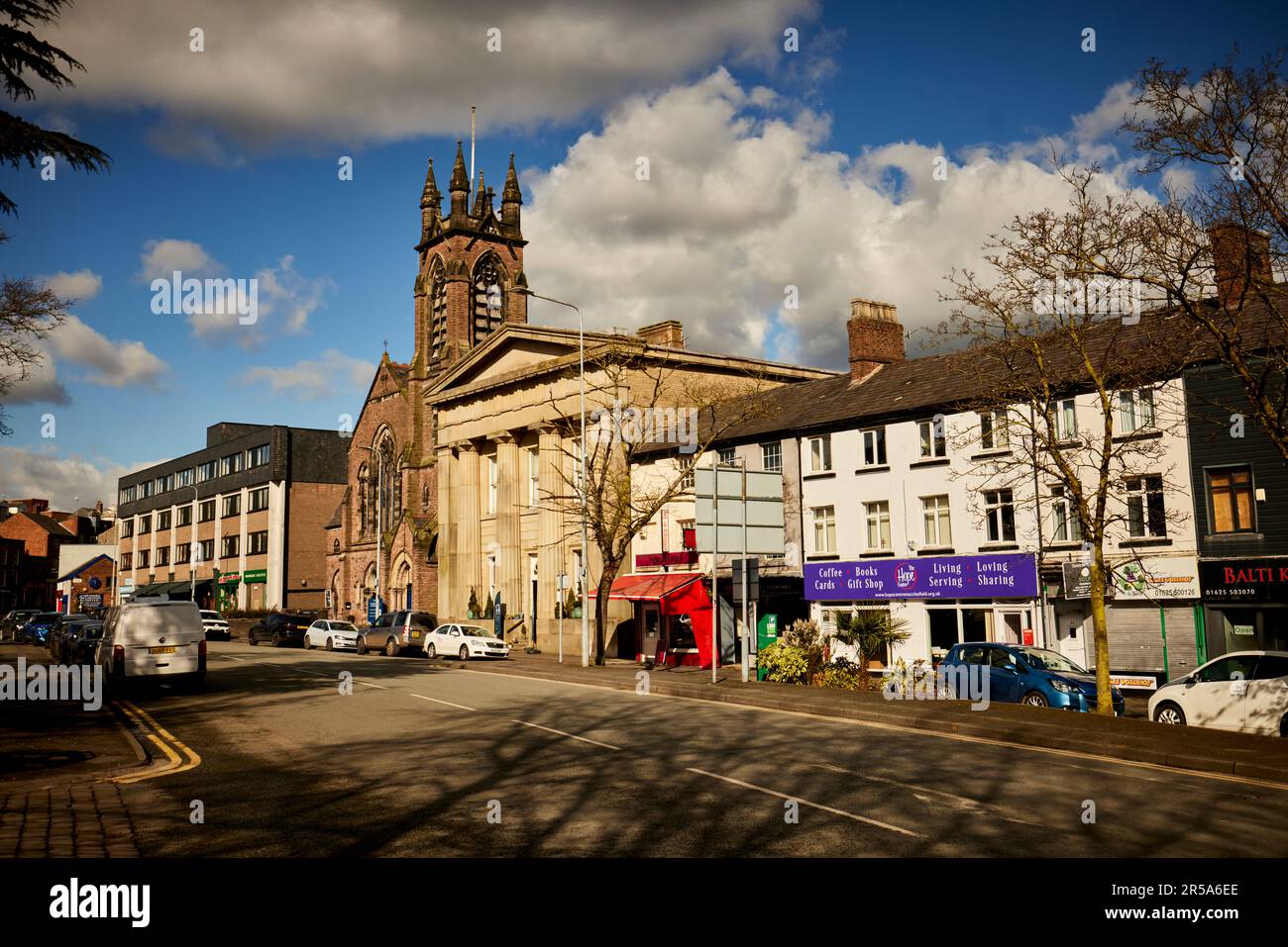 Macclesfield, Cheshire. MacClesfield United Reformed Church, das Blumenhaus und Café im Stadtzentrum, Stockfoto