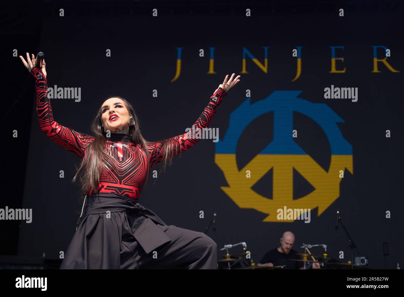 Rheinland-Pfalz, Nürburg: 02. Juni 2023 tritt Singer Tatiana Shmailyuk zusammen mit der ukrainischen Rockband "Jinjer" auf der Hauptbühne des Festivals "Rock am Ring" auf. Foto: Thomas Frey/dpa Credit: dpa Picture Alliance/Alamy Live News Stockfoto