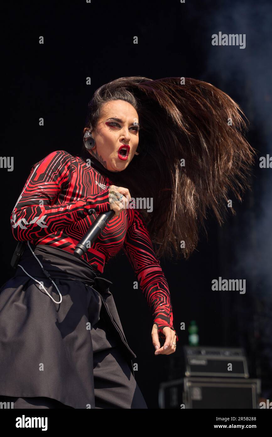 Rheinland-Pfalz, Nürburg: 02. Juni 2023 tritt Singer Tatiana Shmailyuk zusammen mit der ukrainischen Rockband "Jinjer" auf der Hauptbühne des Festivals "Rock am Ring" auf. Foto: Thomas Frey/dpa Credit: dpa Picture Alliance/Alamy Live News Stockfoto