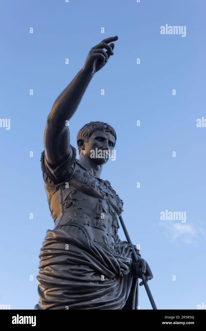 Statue von Caesar Augustus, Saragoza, Aragon, Spanien. Gründer von Caesaraugusta, dem modernen Saragossa. Stockfoto