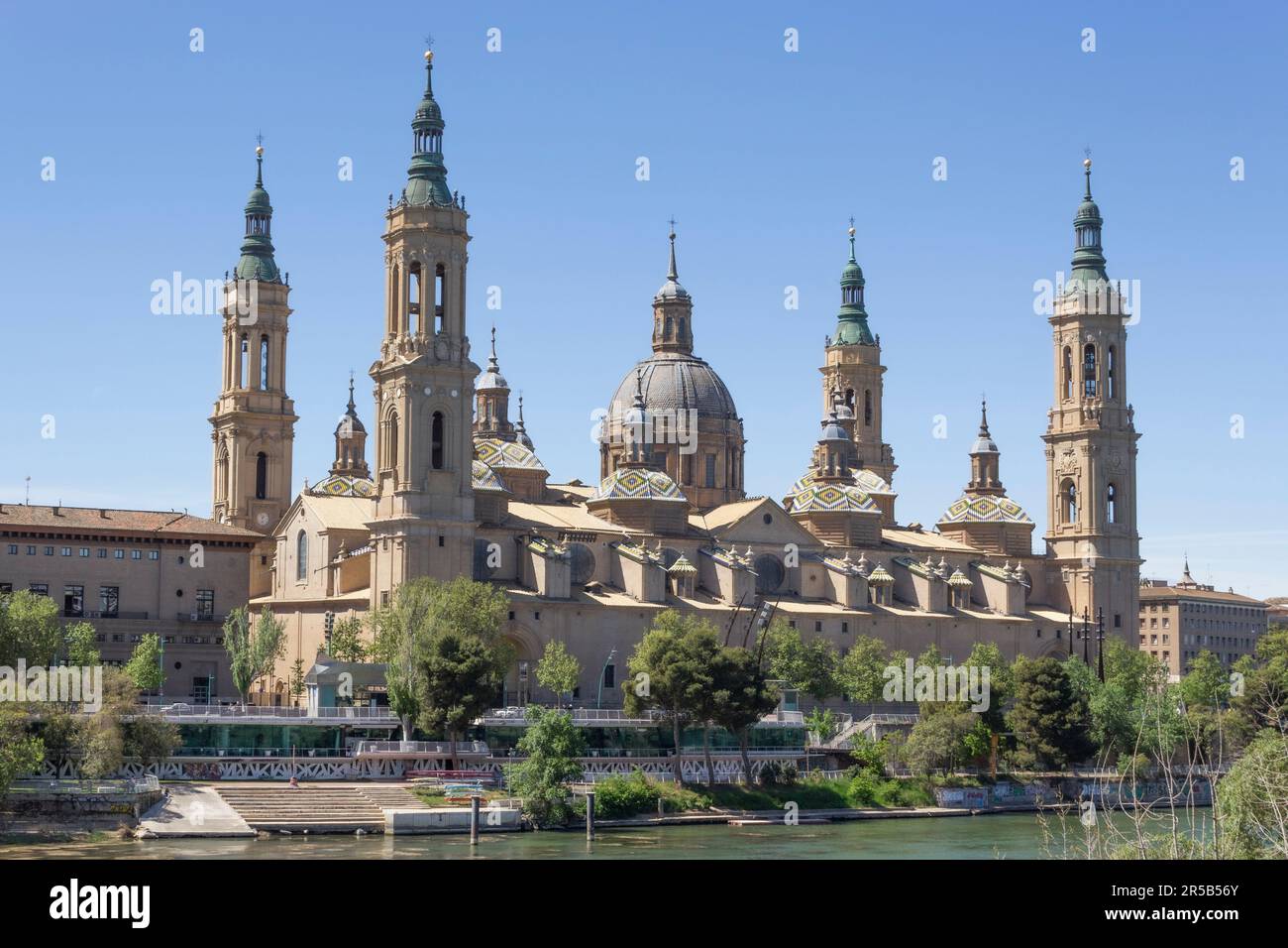 Die Kathedrale - Basilika unserer Lieben Frau der Säule, Saragossa, Aragonien, Spanien. Stockfoto