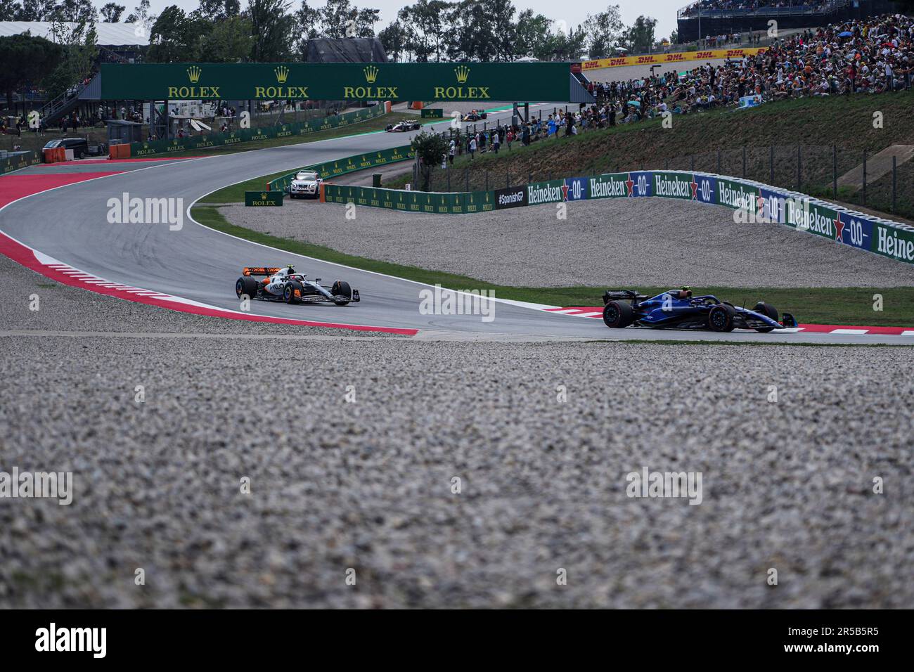 Spanien, 02/06/2023, Lando Norris, McLaren F1 Team MCL60 UND Alexander Albon (UK), Williams Racing FW45Credit: PRESSINPHOTO SPORTS/Alamy Live News Stockfoto