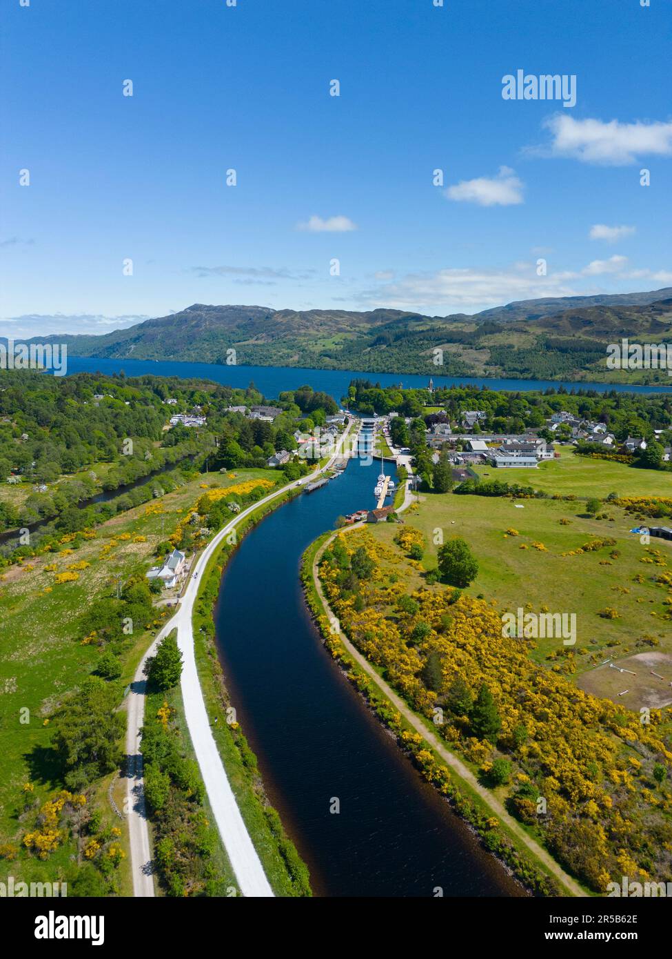Luftaufnahme des Caledonian Canal in Fort Augustus auf Loch Ness, Schottland, Großbritannien Stockfoto