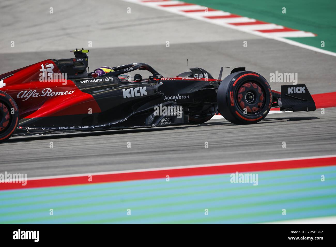 Montmelo, Spanien – 02./06./2023., 24 ZHOU Guanyu (Chi), Alfa Romeo F1 Team Einsatz C43, Action während der Formel 1 AWS Gran Premio de Espana 2023, 7. Runde der Formel-1-Weltmeisterschaft 2023 vom 2. Bis 4. Juni 2023 auf dem Circuit de Barcelona-Catalunya, in Montmelo, Spanien – Foto: Xavi Bonilla/DPPI/LiveMedia Credit: Unabhängige Fotoagentur/Alamy Live News Stockfoto