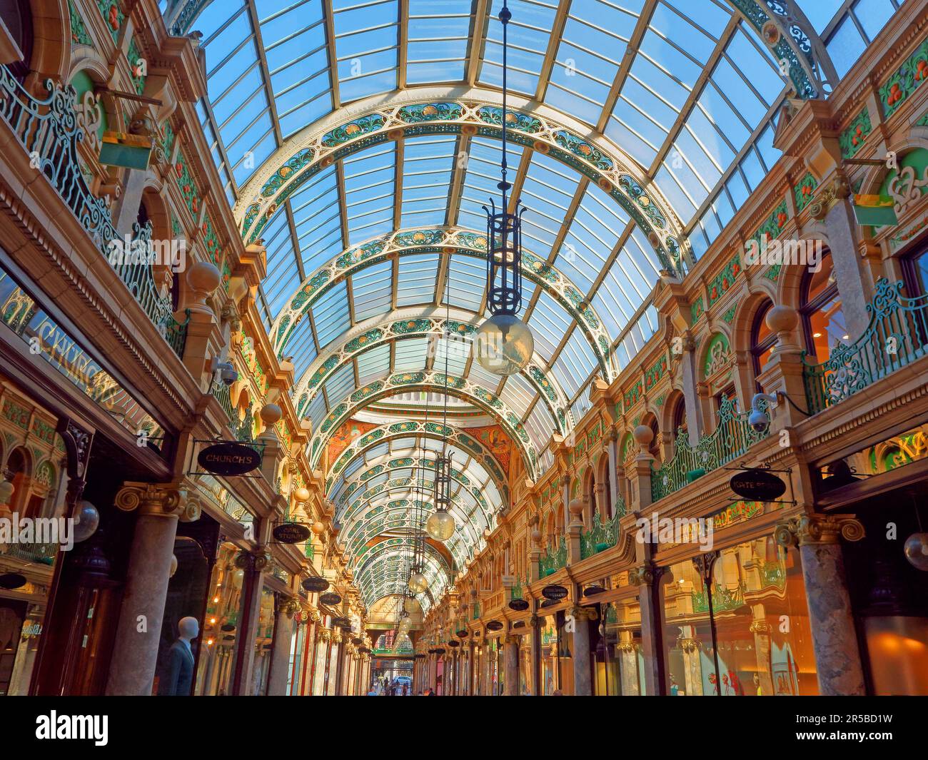 UK, West Yorkshire, Leeds, Briggate, Decorative Roof the County Arcade. Stockfoto