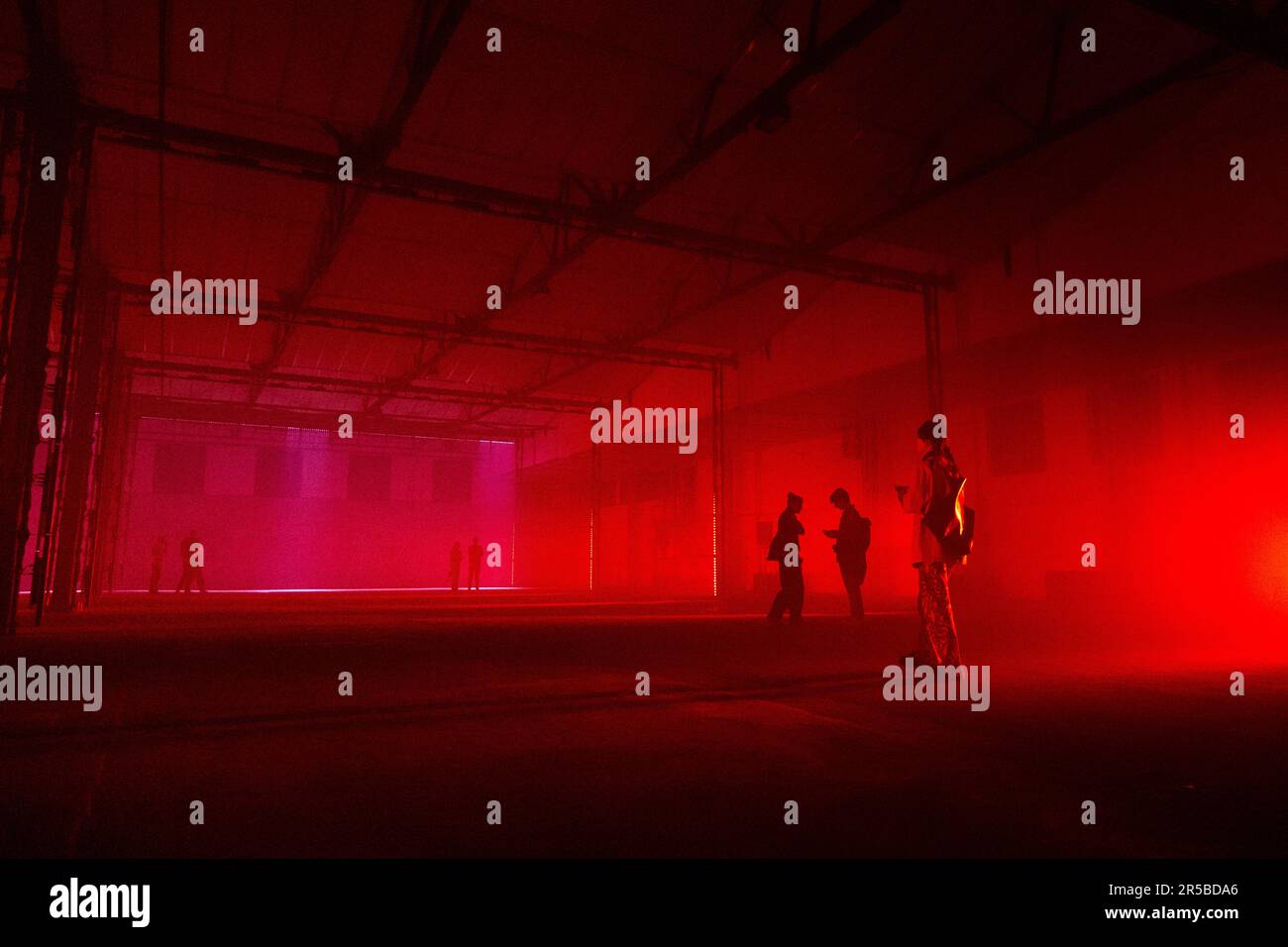 404.Zero Light and Sound Code-based Installation von Kristina Karpysheva und Alexandr Letsius, Thin Air-Ausstellung im Beams 2023, London, England Stockfoto