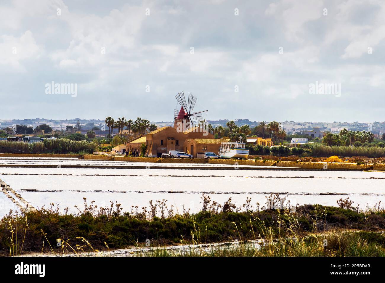 Saline di Trapani und Paceco Saline di Trapani e Paceco sind ein italienisches Naturschutzgebiet in der Provinz Trapani zwischen den Gemeinden Trapani Stockfoto