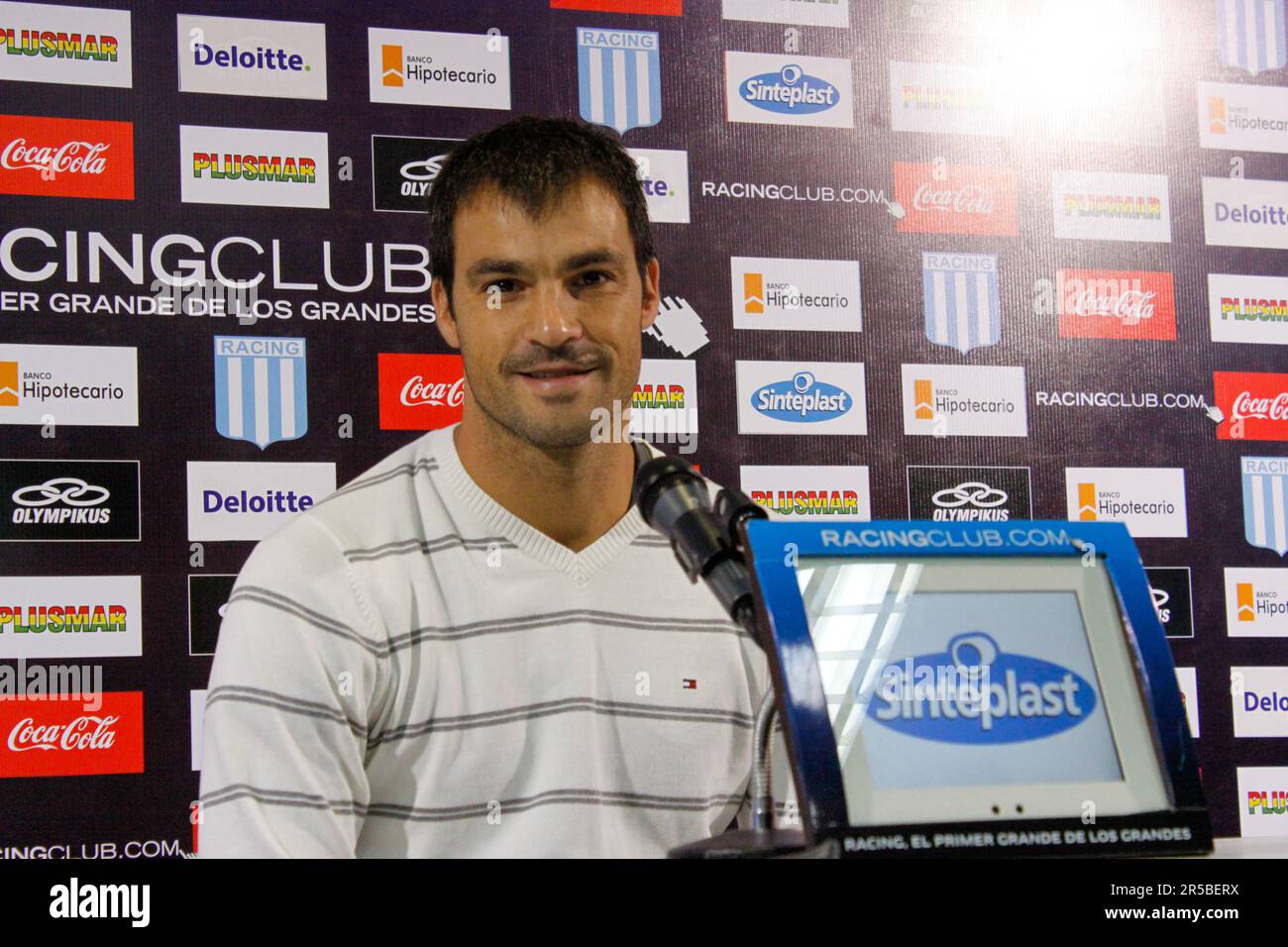 Avellaneda, Argentinien, 4, Juli 2011. Offizielle Präsentation von Sebastian Saja als Torwart des Racing Clubs. Kredit: Fabideciria. Stockfoto