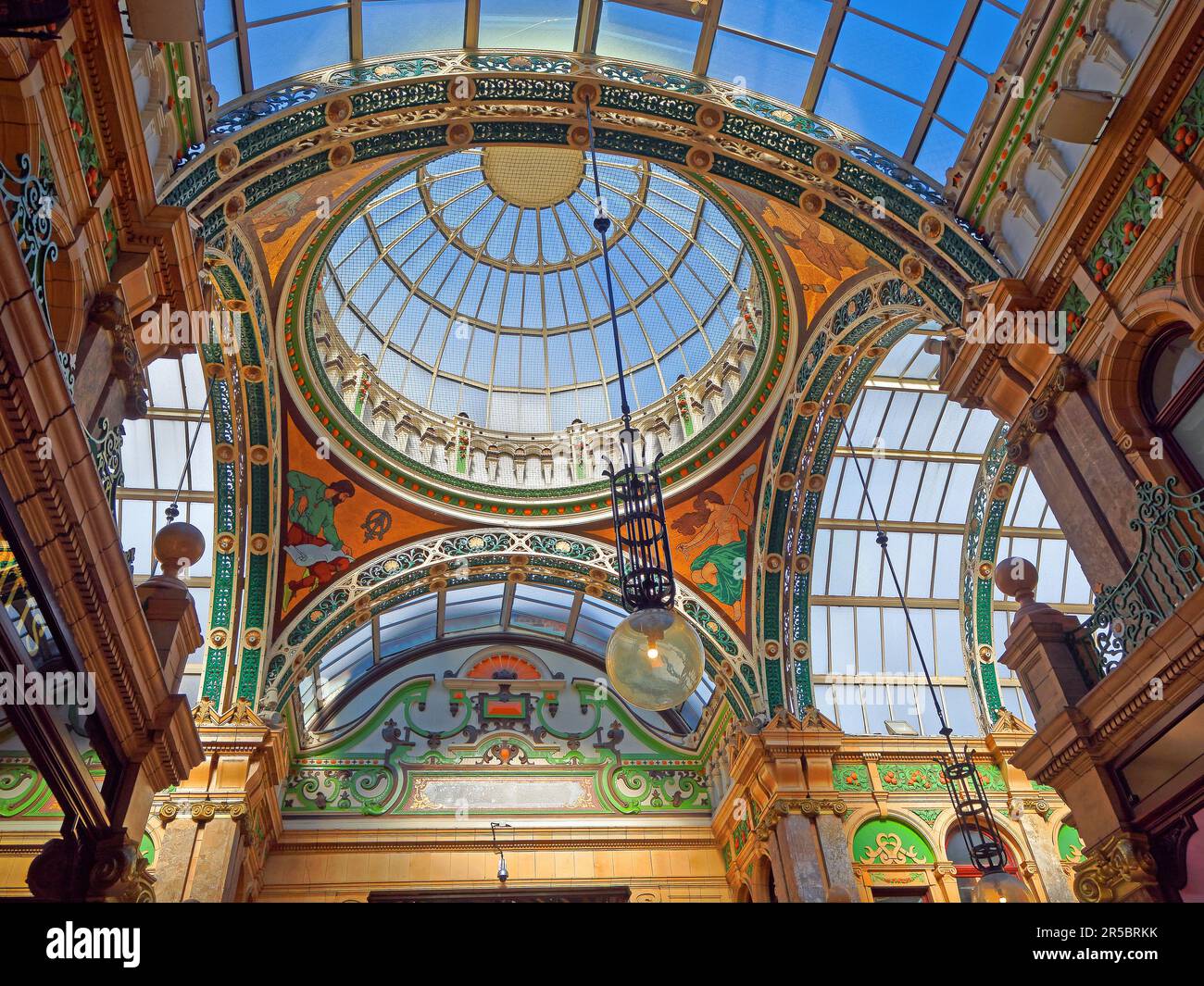 UK, West Yorkshire, Leeds, Briggate, Decorative Roof the County Arcade. Stockfoto