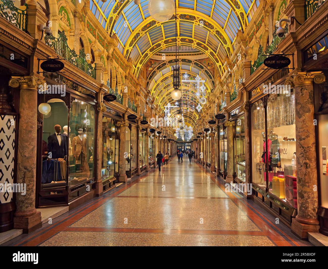 UK, West Yorkshire, Leeds, Briggate, Decorative Roof the County Arcade. Stockfoto