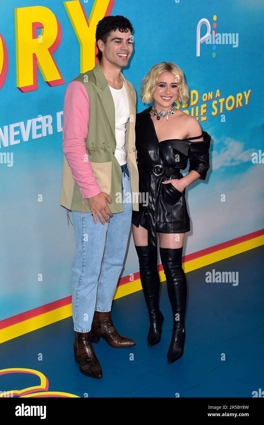 Sebastian Quinn und Lizze Broadway bei der Premiere der Peacock Streamingserie „Based on a True Story“ im Pacific Design Center. West Hollywood, 01.06.2023 Stockfoto
