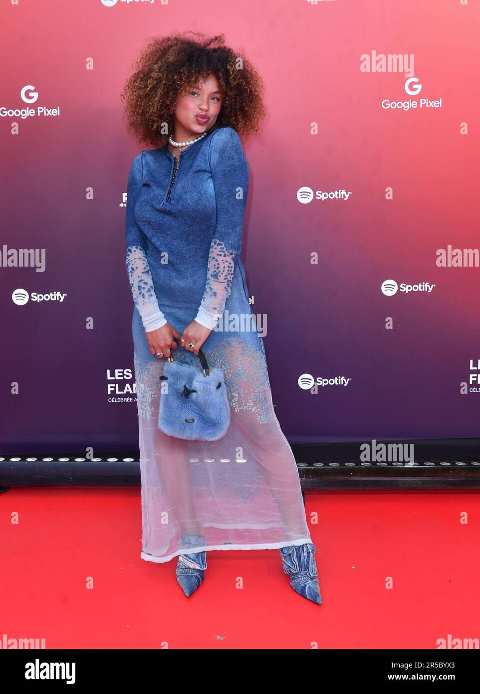 Aya Nakamura Tiakola Gazo Damso Cérémonie des Flammes Stockfoto