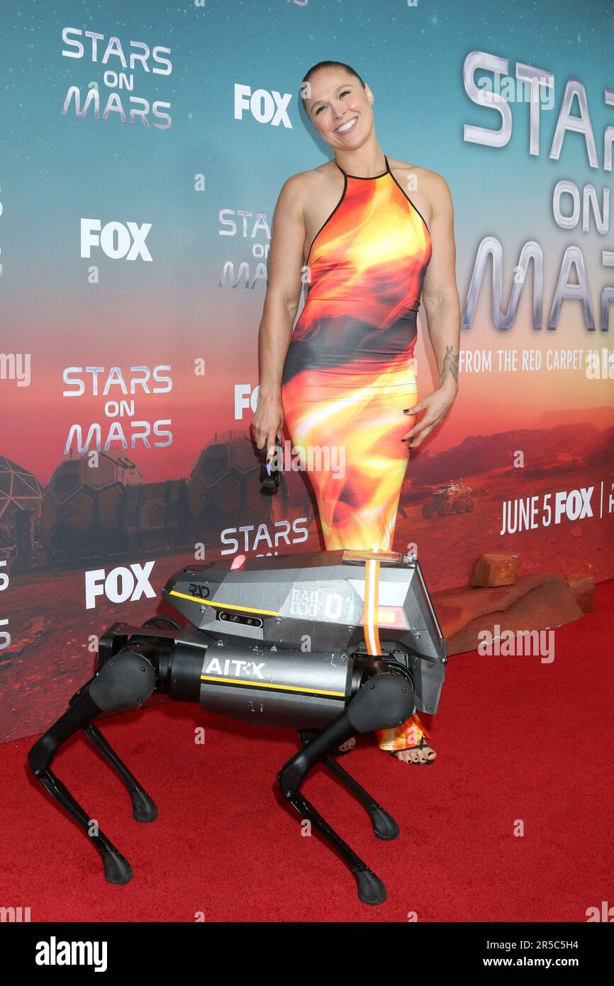 Los Angeles, Kalifornien. 1. Juni 2023. Ronda Rousey, Rad Dog Robot bei Ankunft für die Mars Bar Experience Launch Party, Scum & Villainy Cantina, Los Angeles, CA, 1. Juni 2023. Kredit: Priscilla Grant/Everett Collection/Alamy Live News Stockfoto