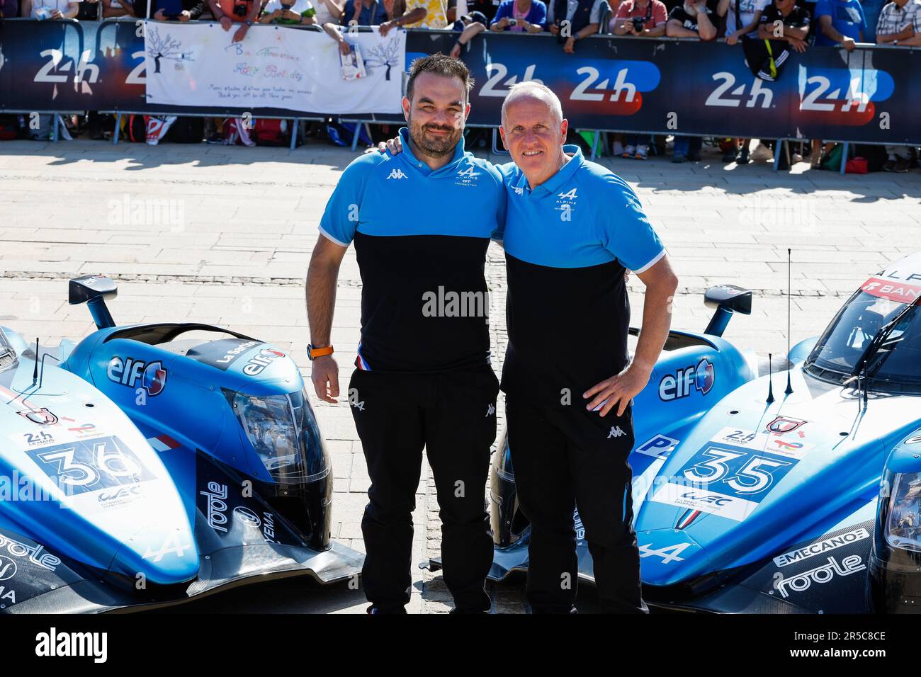 Le Mans, Frankreich. 02. Juni 2023. SINAULT Philippe (Fra), Teamleiter und Eigentümer von Signatech Racing, Portrait, 36 07 VAXIVIERE Matthieu (Fra), CANAL Julien (Fra), MILESI Charles (Fra), Alpine Elf Team, Oreca 07 - Gibson, Portrait, 35 NEGRAO André (Bra), ROJEX, ELDWELL (gref), Oreca), OREF, ALSON (GREF), ODWELL, Orez, ALF, OBex (grez), ALF) Porträt während der administrativen Überprüfung und Prüfung der 24 Stunden Le Mans 2023 auf dem Place de la République vom 2. Bis 3. Juni 2023 in Le Mans, Frankreich - Photo Frédéric Le Floc'h/DPPI Credit: DPPI Media/Alamy Live News Stockfoto