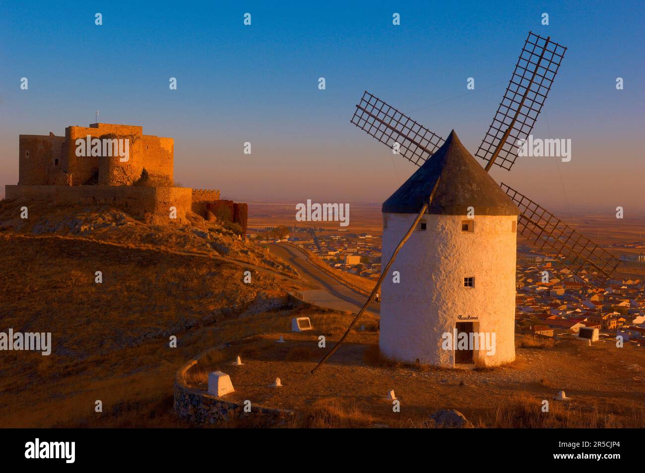 Consuegra, Schloss, Windmühlen, Provinz Toledo, Route of Don Quijote, Castilla-La Mancha, Spanien Stockfoto