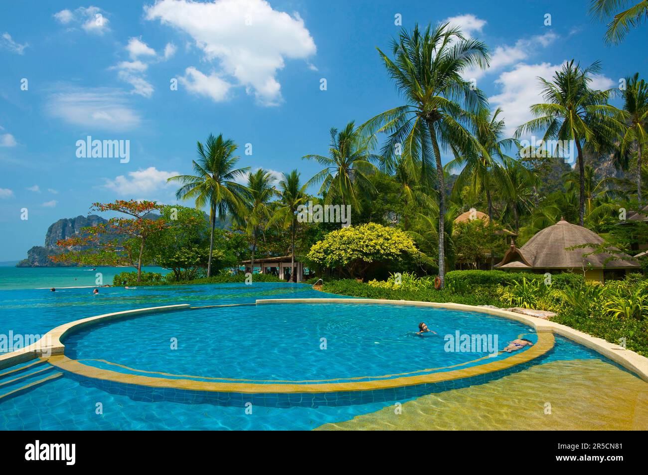 Swimmingpool des Rayavadee Resort, Krabi, Thailand Stockfoto