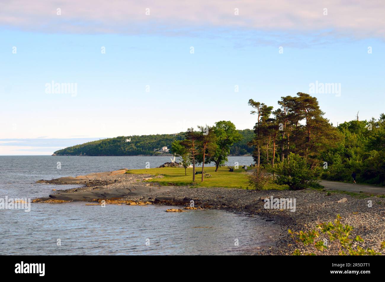 Küstenlinie des Point Pleasant Park neben Halifax Harbour in Halifax, Nova Scotia, Kanada Stockfoto