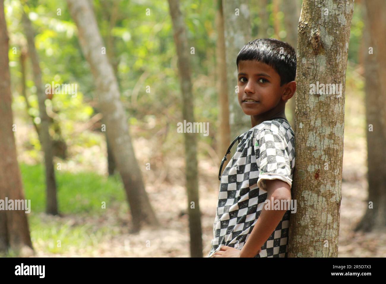 Porträt eines süßen indischen Jungen. Stockfoto