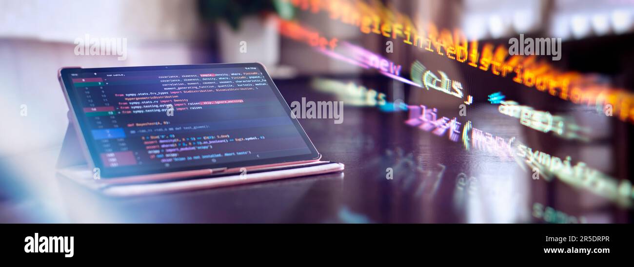 Projektmanager arbeiten an einer neuen Idee. Entwickler mobiler Apps. Innovatives Startup-Projekt. Programmiercode der Website Stockfoto