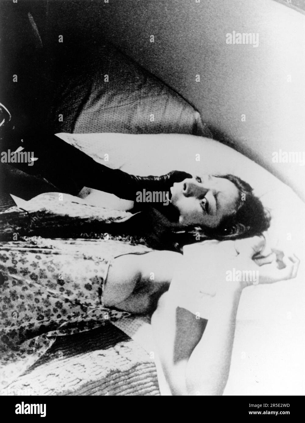 ROSITA TOROSH BEIM VOGEL MIT DEM KRISTALLZUCKERN (1970) -ORIGINALTITEL: L' UCCELLO DALLE PIUME DI CRISTALLO-, REGIE VON DARIO ARGENTO. Kredit: CCC Filmproduktion / Album Stockfoto