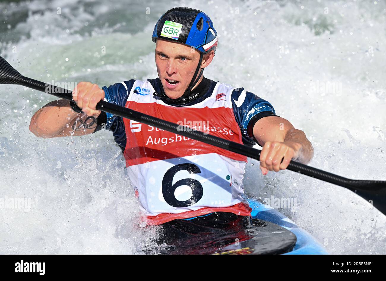 Augsburg, Deutschland. 02. Juni 2023. Kanu/Slalom: Weltmeisterschaft, Kajak Single, Finale, Herren. Joseph Clarke (Großbritannien) in Aktion. Kredit: Sven Hoppe/dpa/Alamy Live News Stockfoto