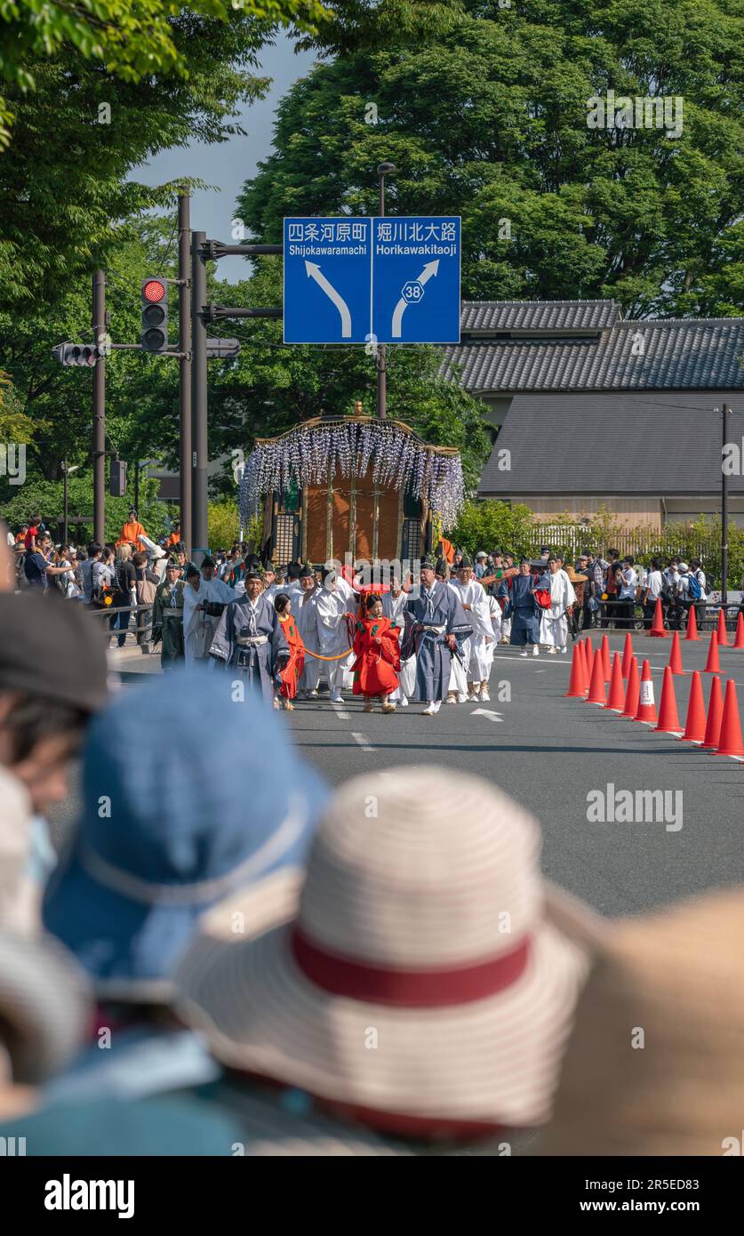 Parade auf dem AOI Matsuri Festival 2023 in Kyoto, Japan. Stockfoto