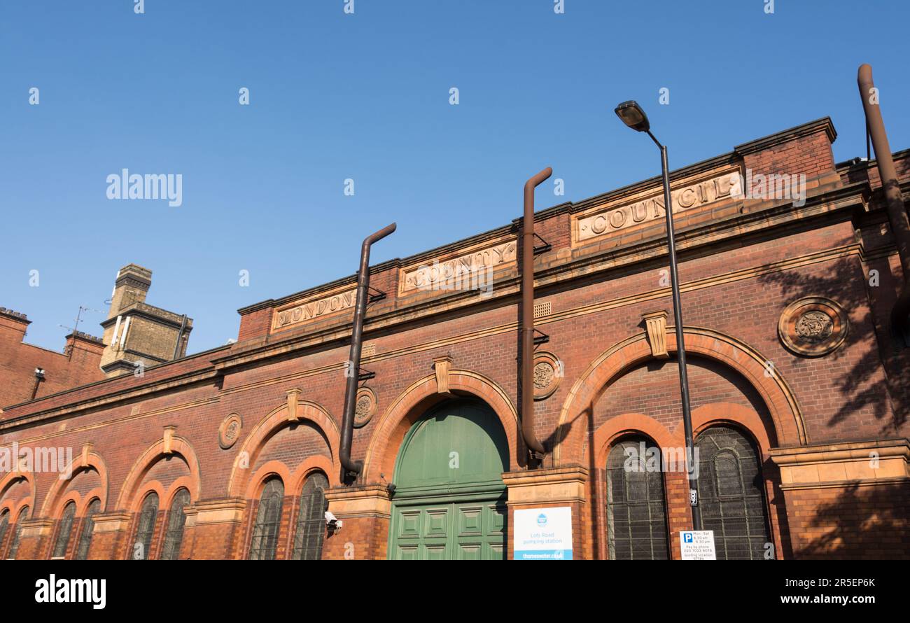 Das ehemalige Lots Road Power Station, jetzt Sir Terry Farrell's Powerhouse in Chelsea Waterfront, London, SW10, England, Großbritannien Stockfoto