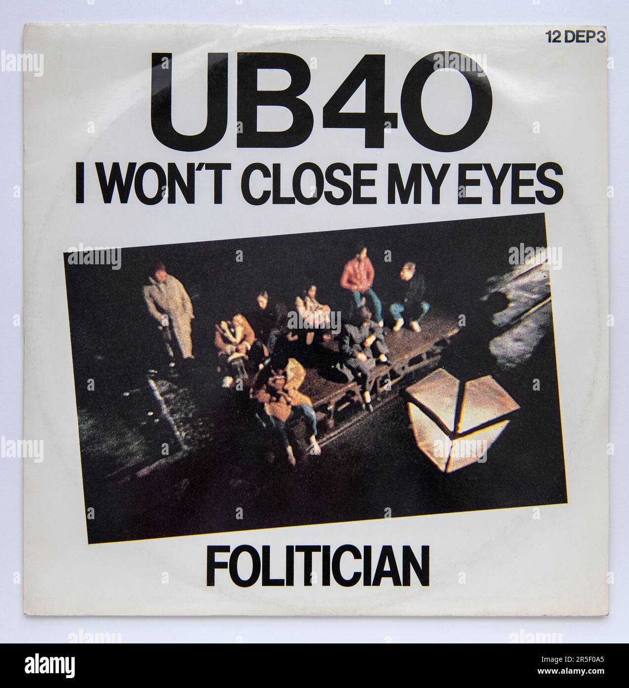 Bildabdeckung der 12-Zoll-Einzelversion von I'll Not Close My Eyes by UB40, die 1982 veröffentlicht wurde Stockfoto