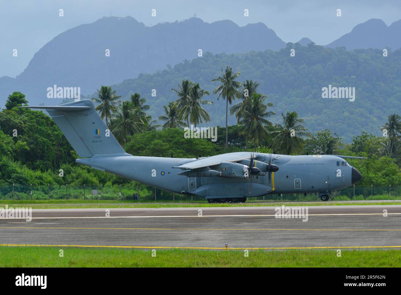 Langkawi, Malaysia - 28. Mai 2023. Royal Malaysian Air Force (RMAF) Airbus A400M Atlas M54-03 Rolling zum Abflug vom Flughafen Langkawi (LGK), Malaysi Stockfoto