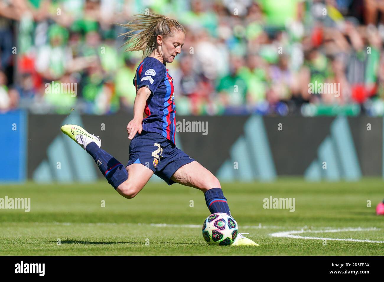 Eindhoven, Niederlande. 03. Juni 2023. EINDHOVEN, NIEDERLANDE - JUNI 3: Keira Walsh vom FC Barcelona gewinnt den Ball während des Finales der UEFA Women's Champions League zwischen dem FC Barcelona und dem VfL Wolfsburg am 3. Juni 2023 im PSV-Stadion in Eindhoven, Niederlande (Foto von Joris Verwijst/Orange Pictures). Guthaben: Orange Pics BV/Alamy Live News Stockfoto