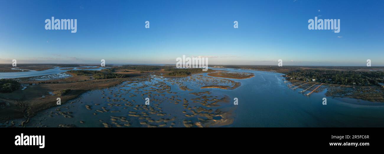 Sonnenuntergang auf Pinckney Island, einem kleinen Naturschutzgebiet in South Carolina. Stockfoto