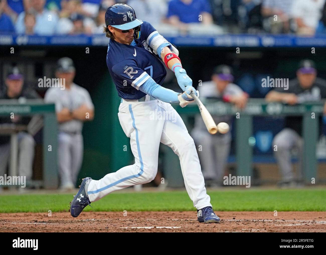 02. JUNI 2023: Der Shortstop der Kansas City Royals Bobby Witt Jr. (7) fährt einen Platz im Kauffman Stadium Kansas City, Missouri. Jon Robichaud/CSM. Stockfoto