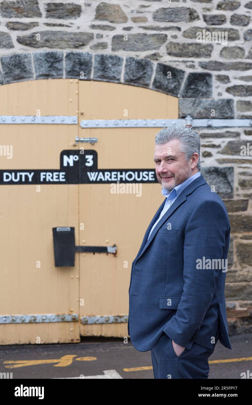 Master Blender Sandy Hyslop in der Strathisla Distillery in Keith, der ältesten ständig betriebenen Destillerie in Schottland, Aberdeenshire, Schottland. Stockfoto