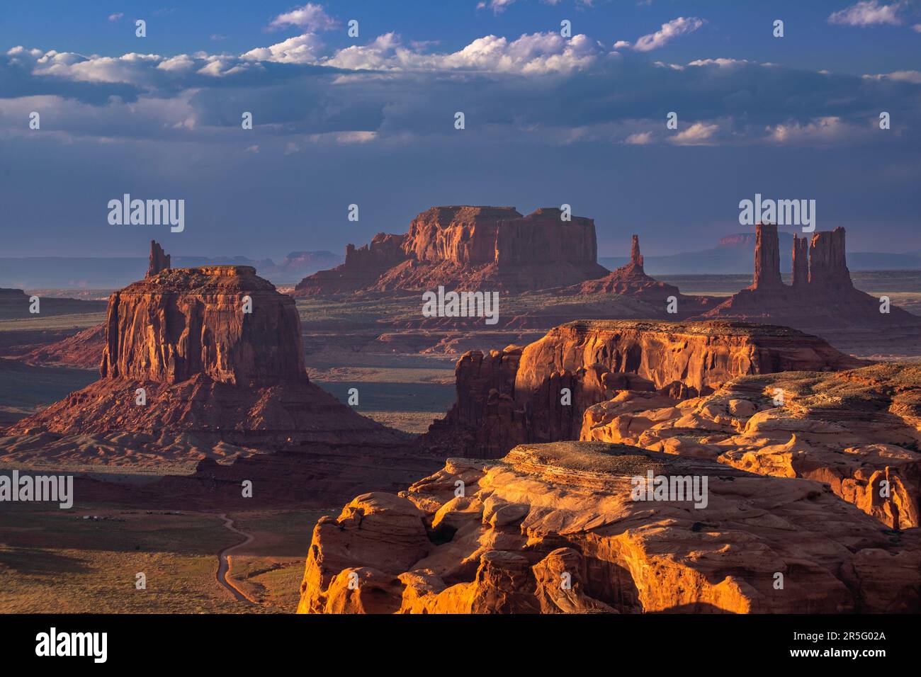 Der Aussichtspunkt Junts Mesa bei Sonnenuntergang im Monument Valley Navajo Tribal Park, Arizona, USA Stockfoto