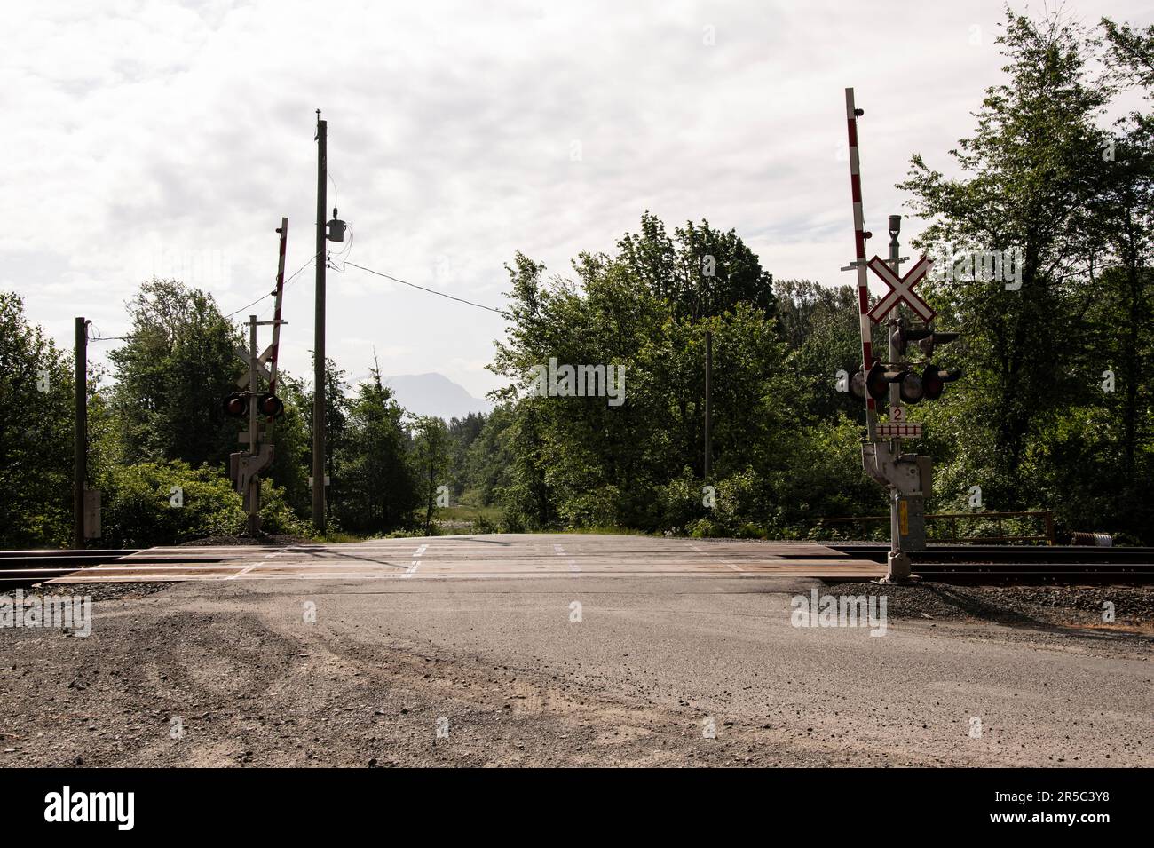 Schild am Bahnübergang auf der Malcolm Road in Deroche, Mission, British Columbia, Kanada Stockfoto