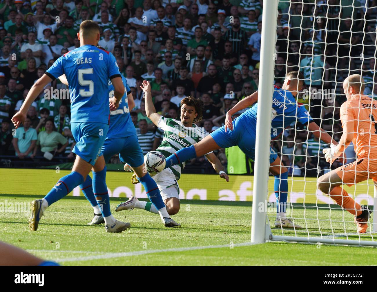 Hampden Park Glasgow.Schottland, Großbritannien. 3. Juni 2023. Schottisches Cup-Finale. Celtic gegen Inverness Caledonian Thistle. Joao Pedro Neves Filipe Jota von Celtic erzielt 3. Tor . Kredit: eric mccowat/Alamy Live News Stockfoto