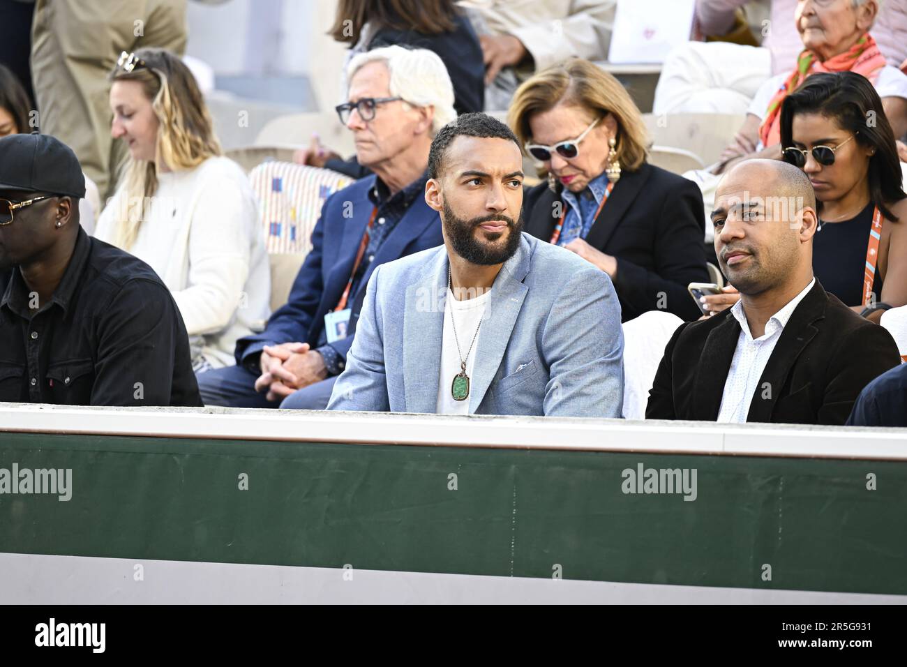 Rudy Gobert, Basketballspieler, während der French Open, Grand Slam Tennis Turnier am 2. Juni 2023 im Roland Garros Stadion in Paris, Frankreich. Foto Victor Joly/DPPI – Foto: Victor Joly/DPPI/LiveMedia Stockfoto