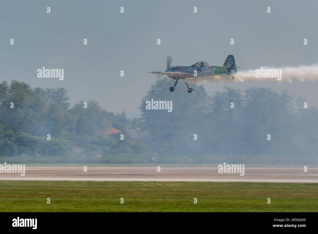 Sukhoi Su-31 auf der Pardubice Air Show 2023 in Pardubice, Tschechische Republik Stockfoto