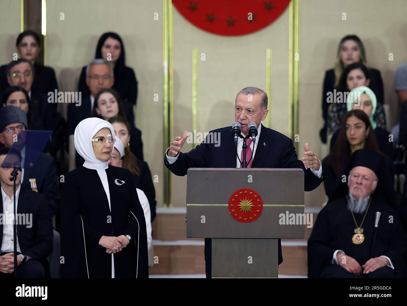 Ankara, Türkei. 03. Juni 2023. Der türkische Präsident Recep Tayyip Erdogan (C) hält am Samstag, den 03. Juni 2023, eine Rede während seiner Einweihungszeremonie im Präsidentenkomplex in Ankara (Turkiye). Der türkische Präsident Recep Tayyip Erdogan schwor als Staatsoberhaupt ein, nachdem er eine historische Wahl gewonnen hatte, bei der seine zweizehnjährige Herrschaft um weitere fünf Jahre verlängert werden sollte. Foto: Pressestelle des türkischen Präsidenten/Kredit: UPI/Alamy Live News Stockfoto