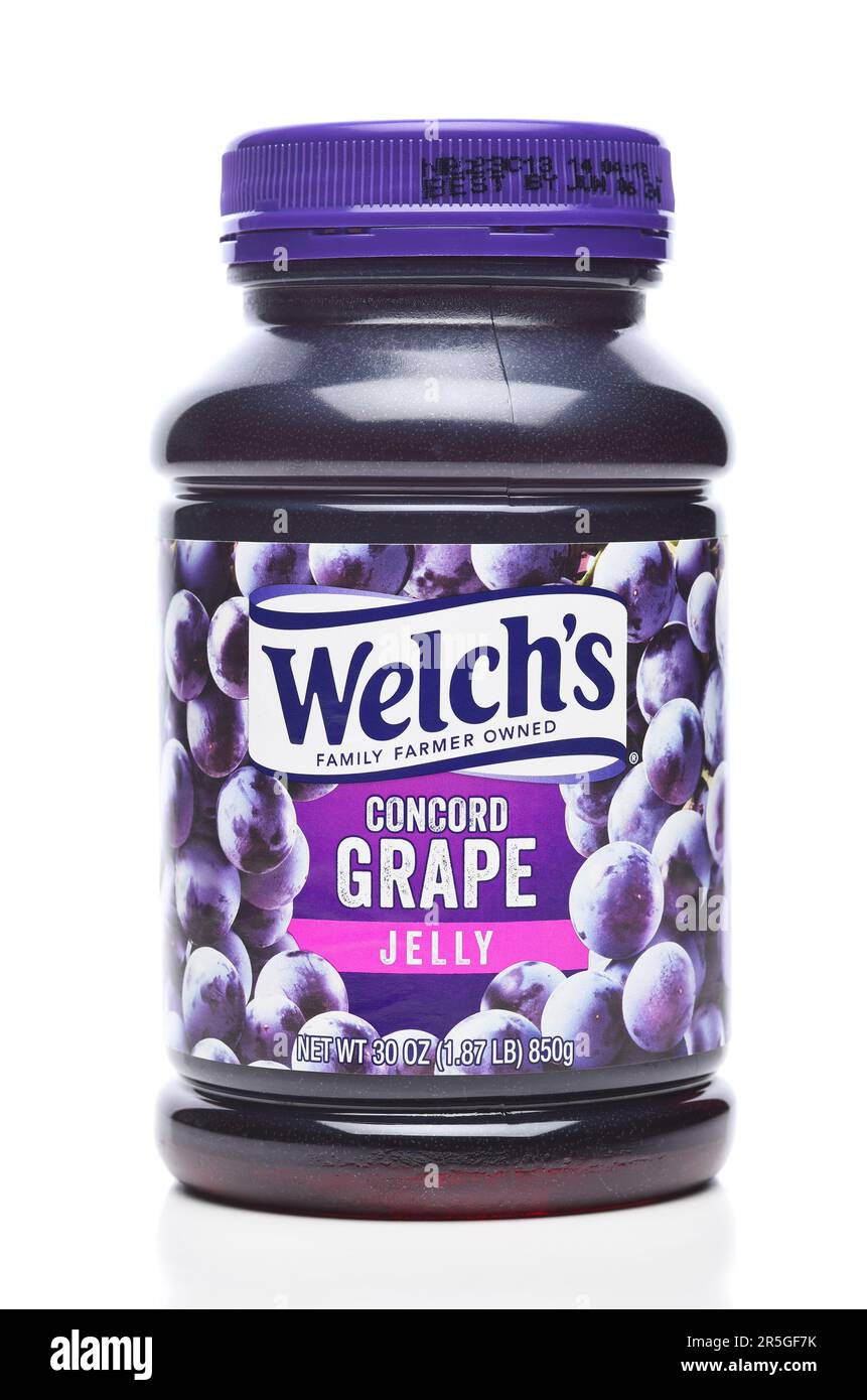 IRIVNE, KALIFORNIEN - 02. Juni 20223: Ein Glas Welchs Concord Grape Jelly. Stockfoto