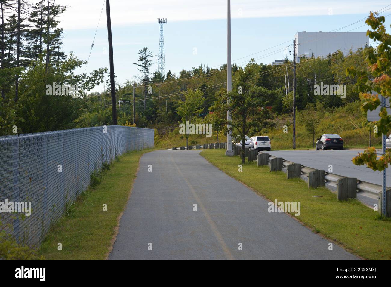Vielseitiger Pfad auf der Mount Hope Avenue in Dartmouth, Nova Scotia, Kanada Stockfoto
