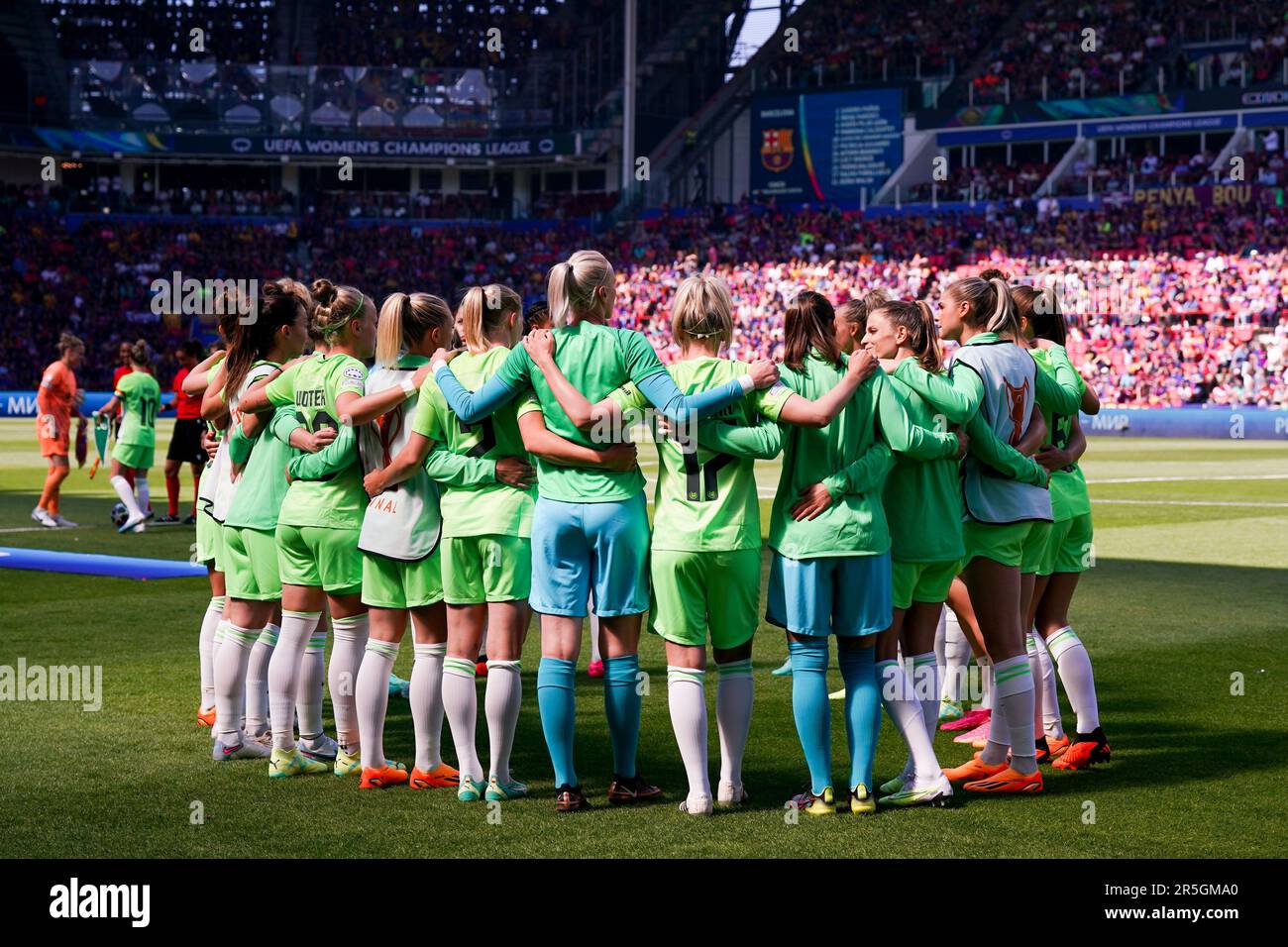 Eindhoven, Niederlande. 3. Juni 2023. Teamhuddle Wolfsburg beim UEFA Womens Champions League-Finale zwischen dem FC Barcelona und dem VFL Wolfsburg im PSV-Stadion in Eindhoven, Niederlande. (Daniela Porcelli/SPP) Kredit: SPP Sport Press Photo. Alamy Live News Stockfoto