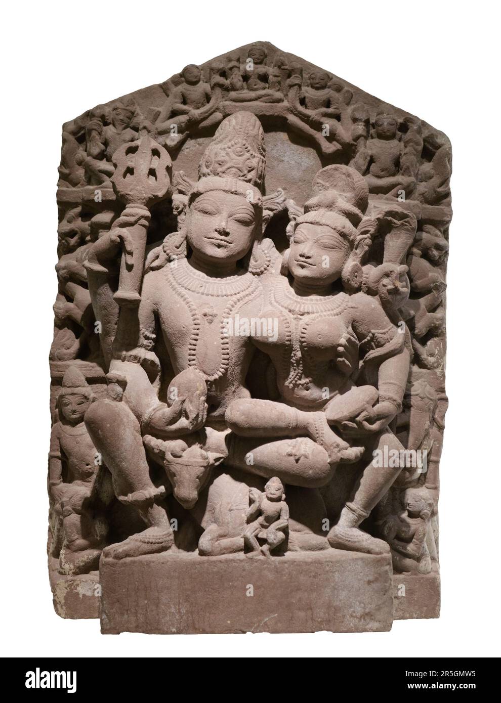 Eine hinduistische Stele mit einem hohen Relief von Lord Shiva und Parvati isoliert Stockfoto