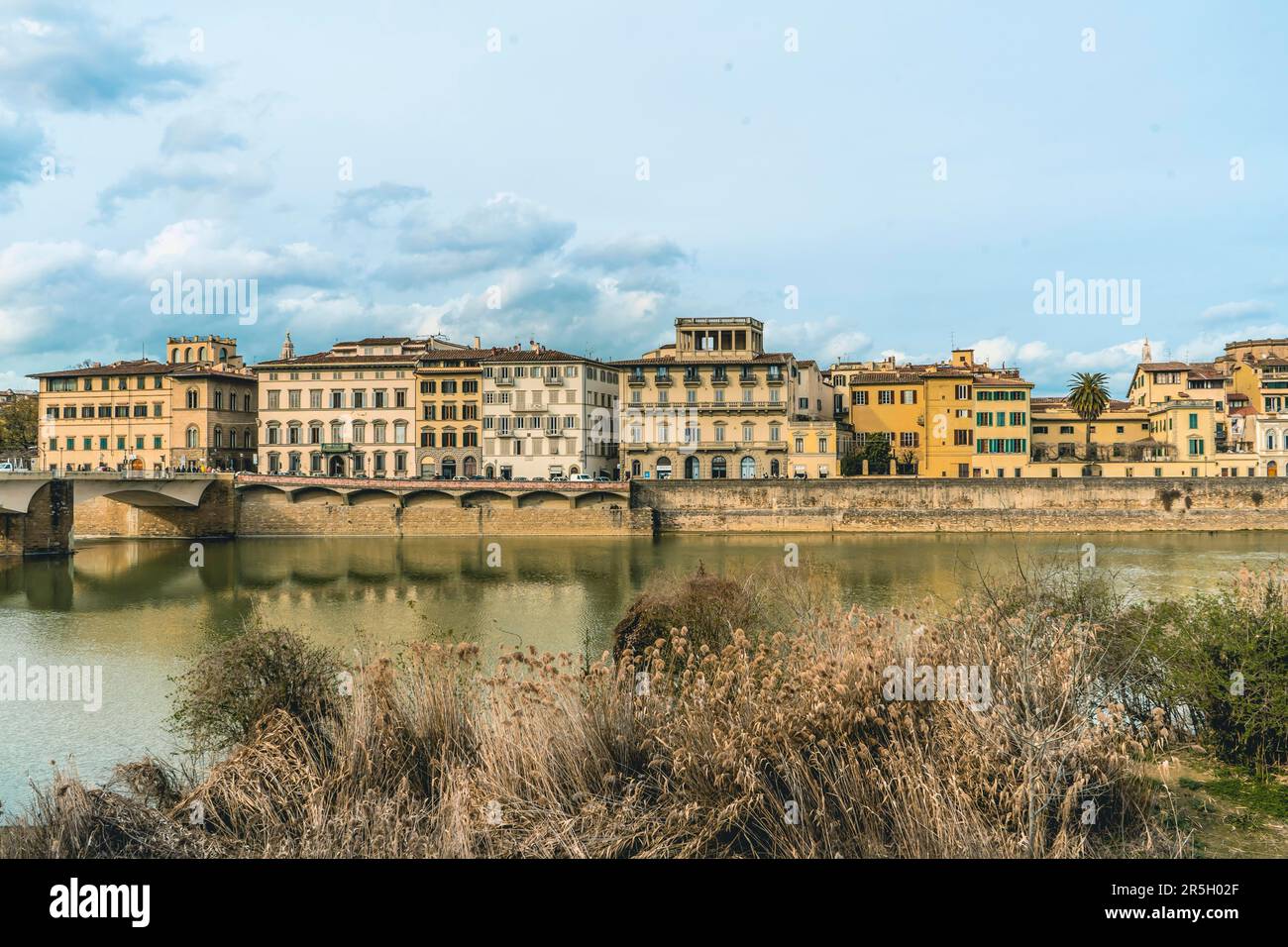 Wunderschöner Blick auf Florenz und den Fluss Arno Stockfoto