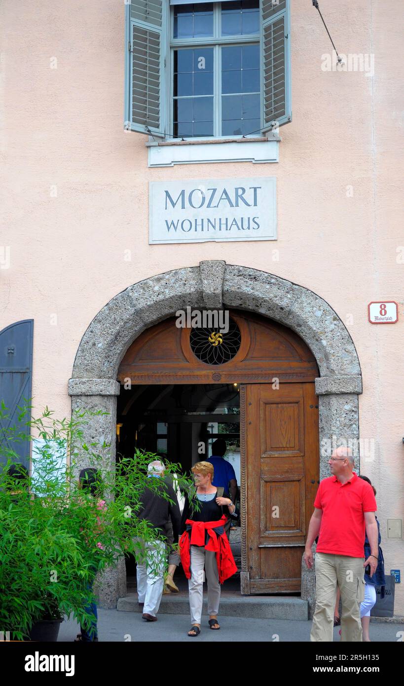 Österreich, Salzburg, Mozarthaus, Makartplatz und Dreifaltigkeitsgasse Stockfoto